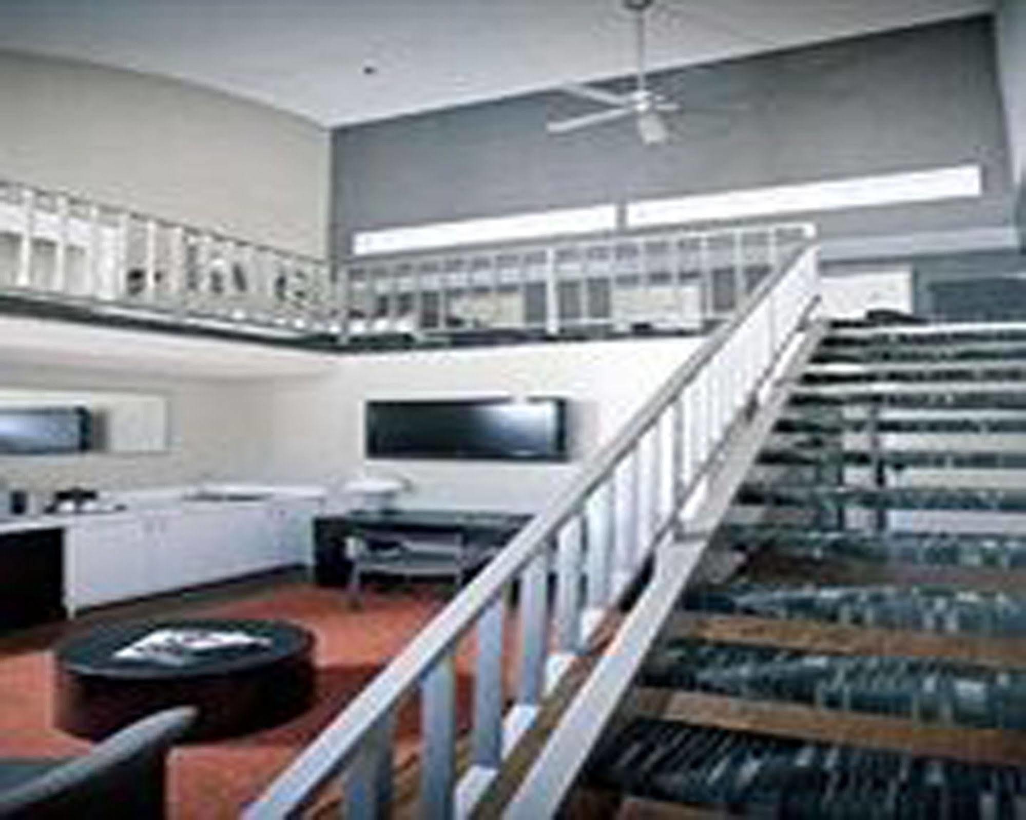 Ramada Plaza By Wyndham West Hollywood Hotel & Suites Λος Άντζελες Εξωτερικό φωτογραφία
