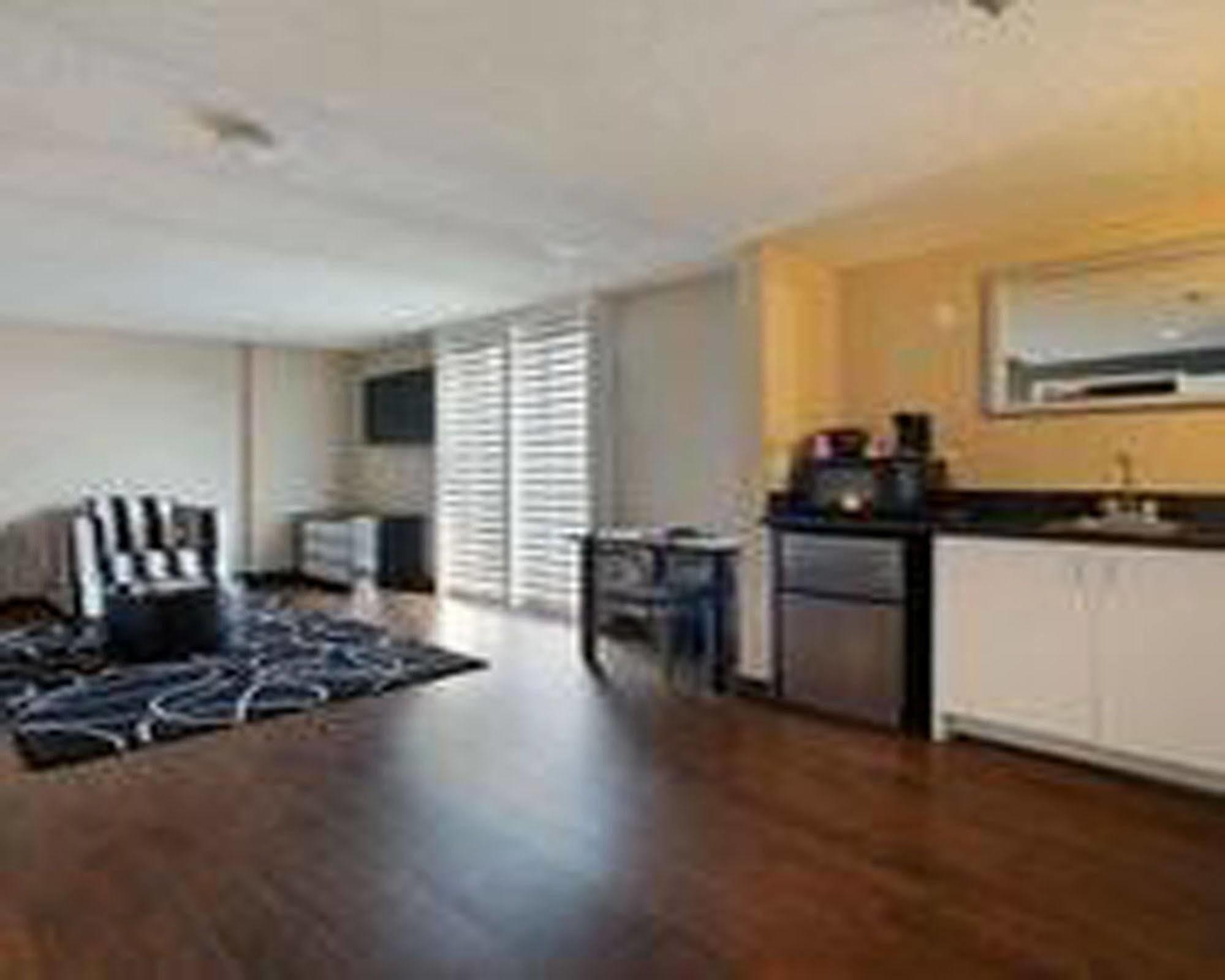 Ramada Plaza By Wyndham West Hollywood Hotel & Suites Λος Άντζελες Εξωτερικό φωτογραφία